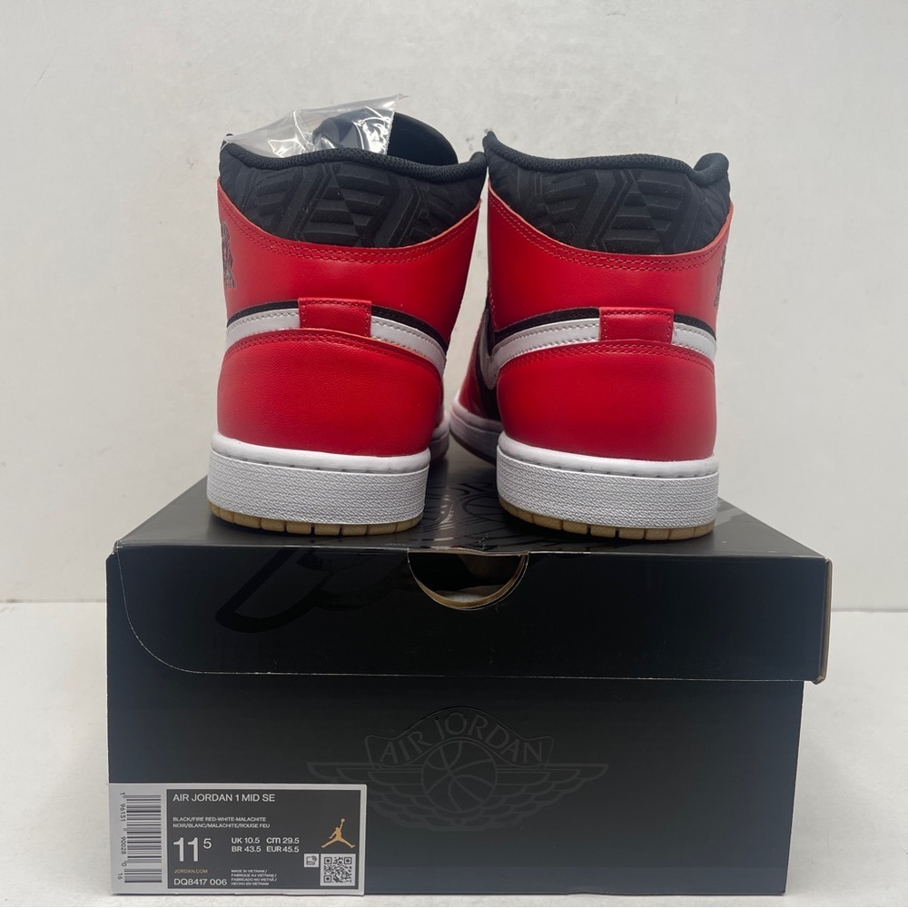 Nike Air Jordan 1 Retro Mid SE “Christmas” 2022 - Picture 4 of 4